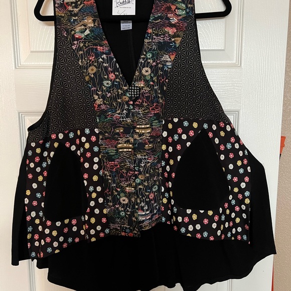 Rayon/Silk Set, Tunic Top M/L & Vest XL - Picture 8 of 8